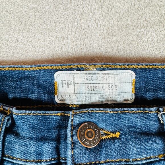 Free People Jeans Womens 29R Med Wash Blue Denim We The People Skinny Distressed - Picture 3 of 9